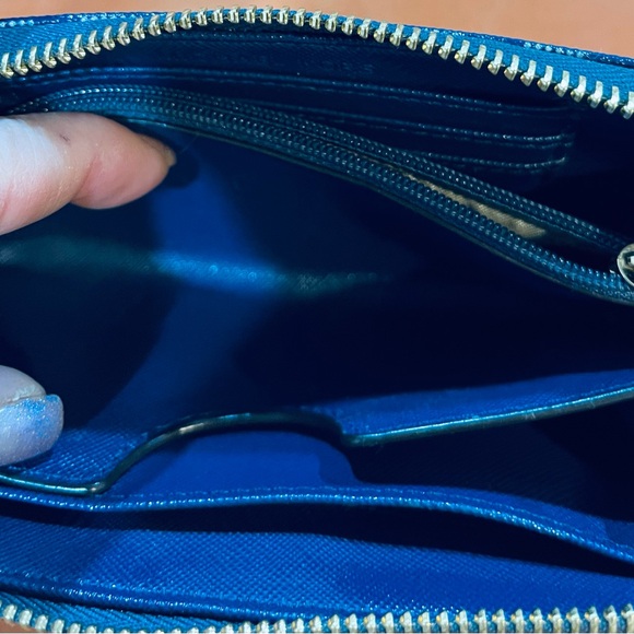 Michael Kors Zip around strikingly Beautiful Blue Wallet - Picture 7 of 11